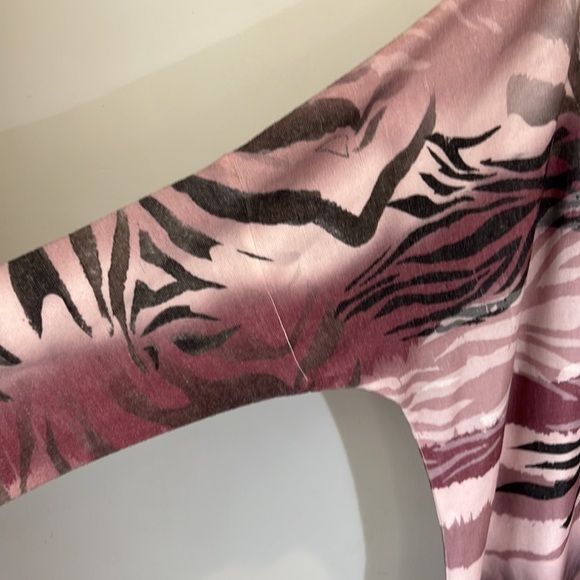 Via Vitale oversized knit top crew neck with drop shoulder rhinestone detail - Picture 7 of 15